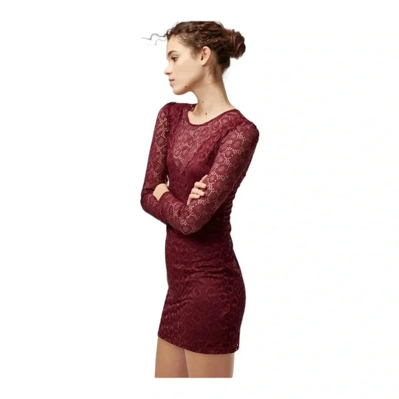 Talula Aritzia‎ Lace Burgundy Dress NWT - Picture 2 of 7
